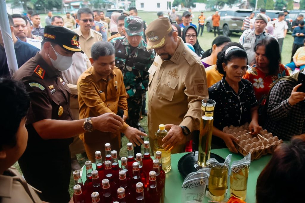 Pasar Murah Era Bupati Baharuddin Siagian Bersama Disnakerperindag Bukhari Imran