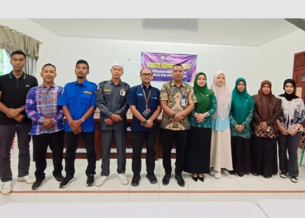 Kuala Tanjung Bangun SDM Lewat Kursus Bahasa Inggris dan Daur Ulang