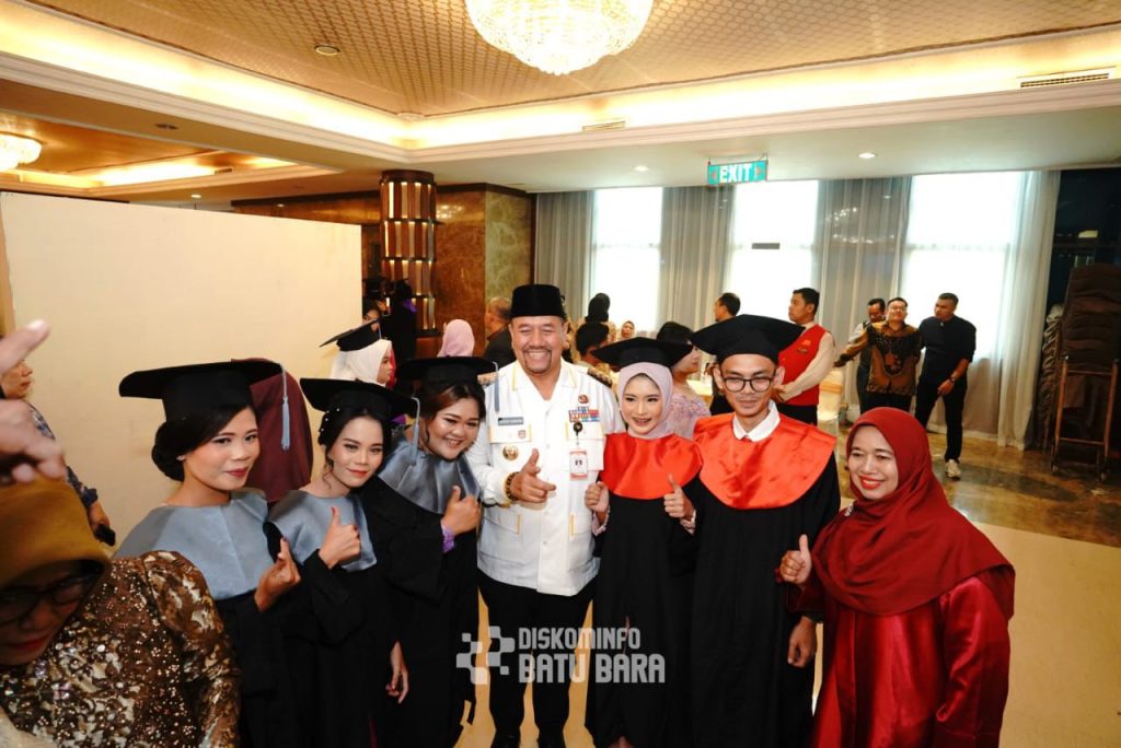 Bupati Batu Bara Hadiri Acara Wisuda Institut Kesehatan Helvetia Periode I T.A. 2024/2025