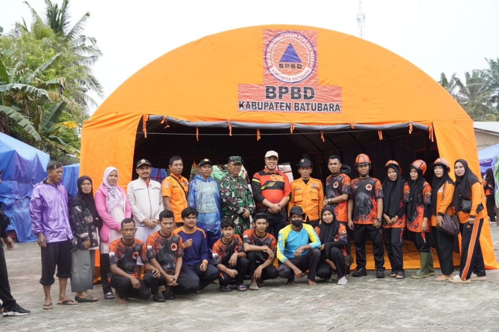 Tinjau Titik Banjir, Wabup Syafrizal Pastikan Warga Tetap Aman